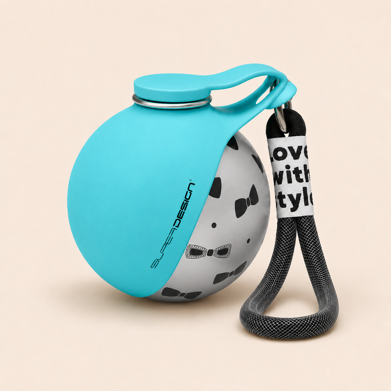 PawTrail Duo Hundetrinkflasche – Anwendung mit einem Knopfdruck Wasser einfüllen